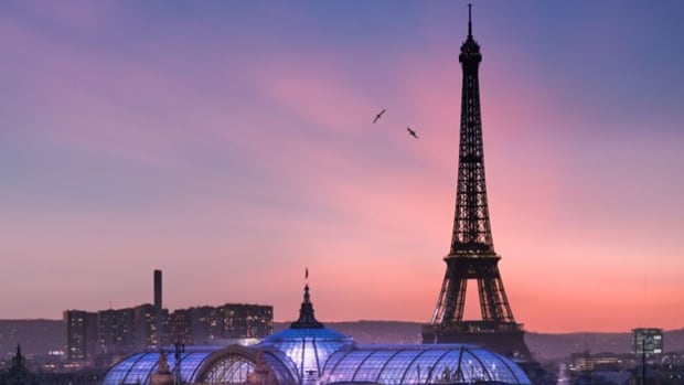 Eifel tower on location SI article Image